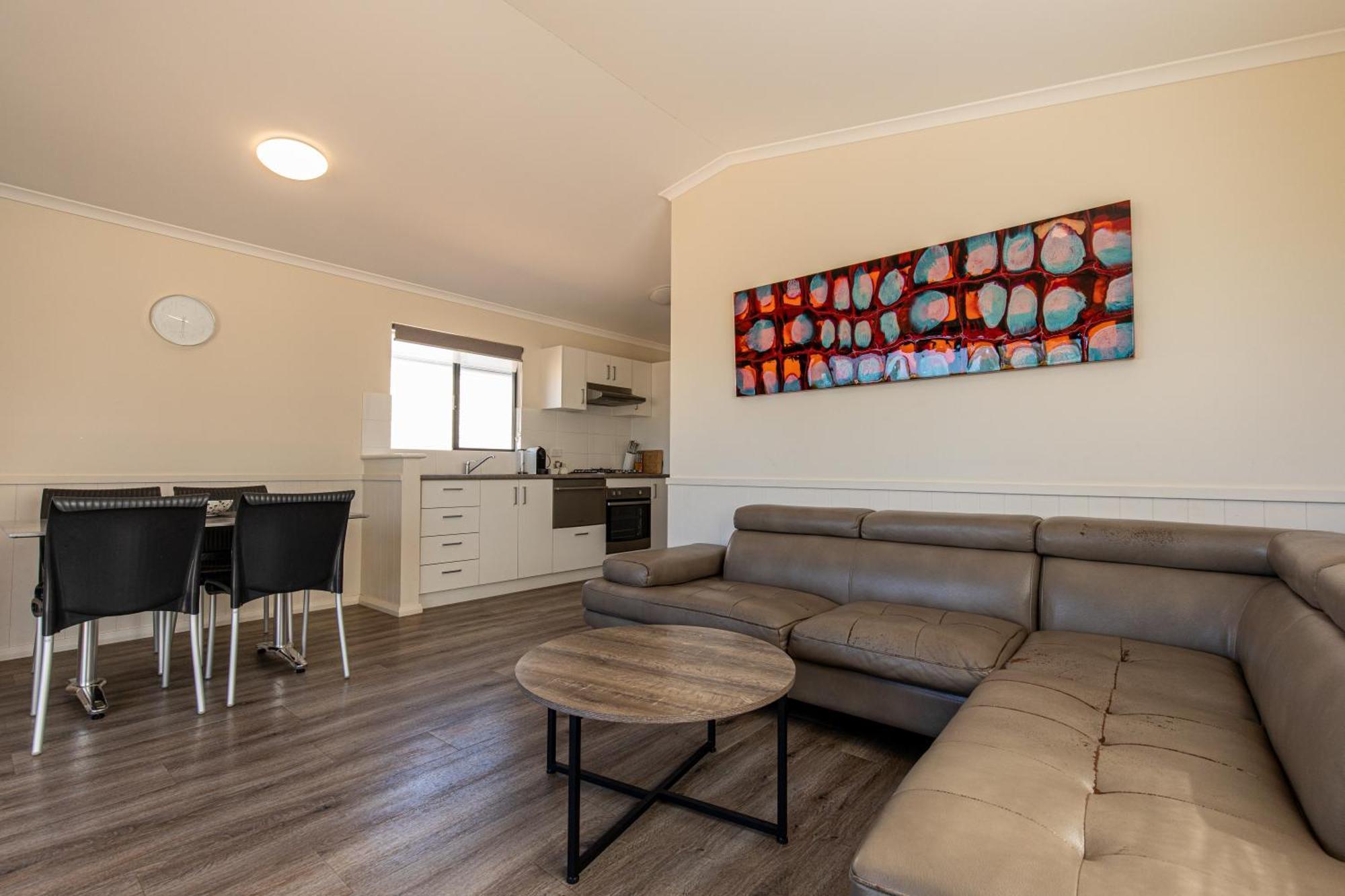 Отель Jurien Bay Tourist Park Экстерьер фото