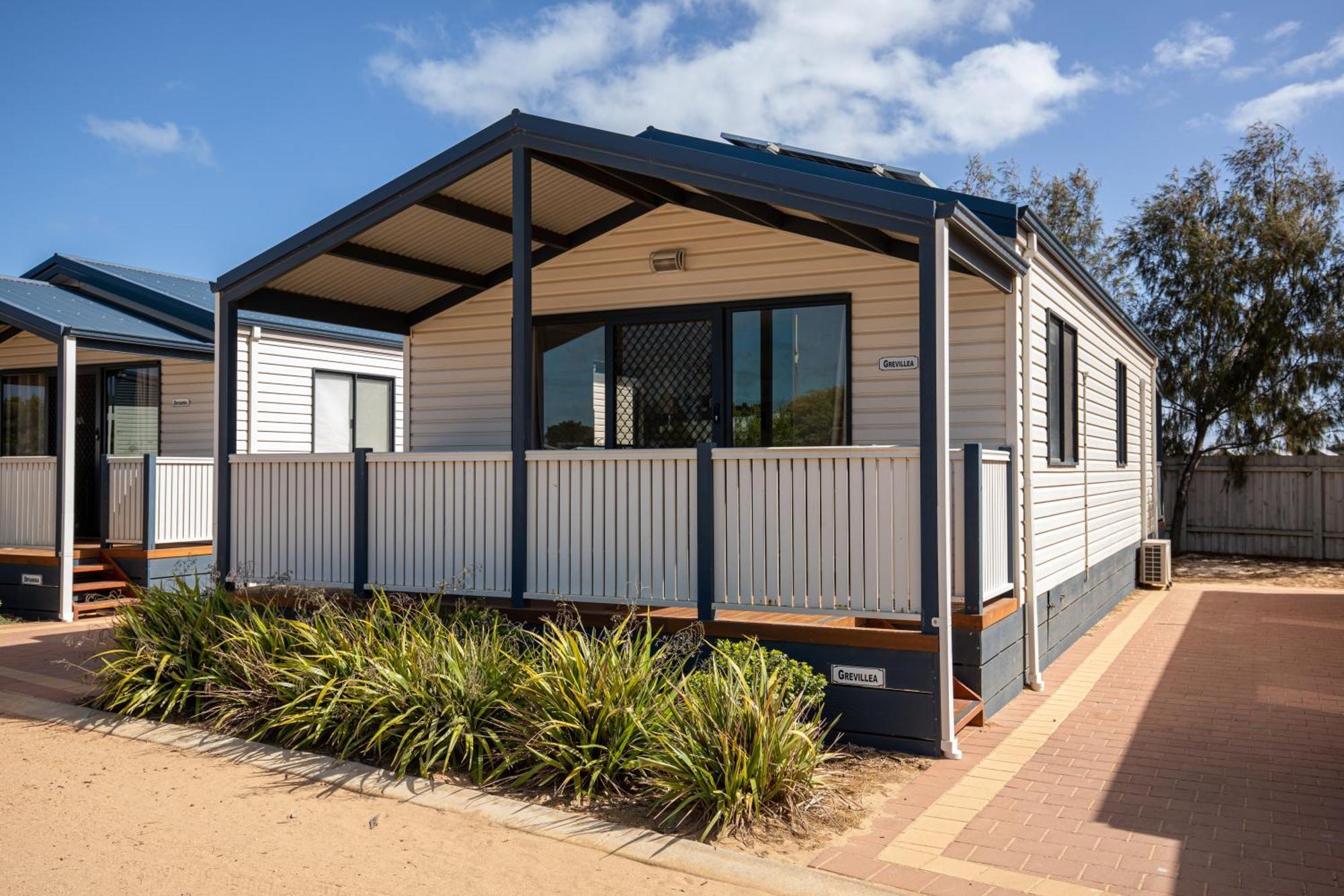 Отель Jurien Bay Tourist Park Экстерьер фото