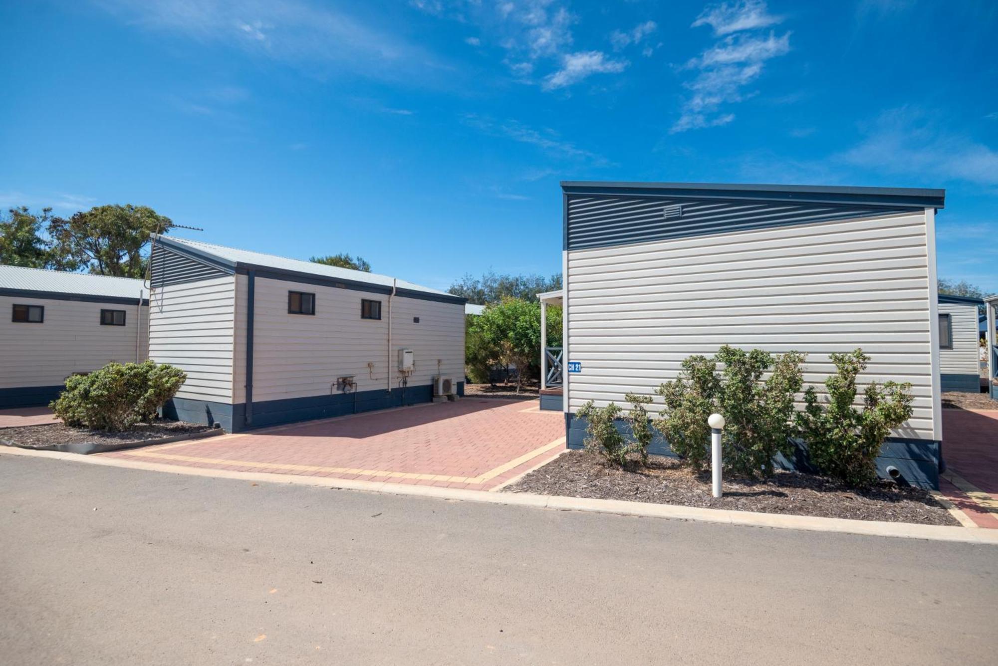 Отель Jurien Bay Tourist Park Экстерьер фото