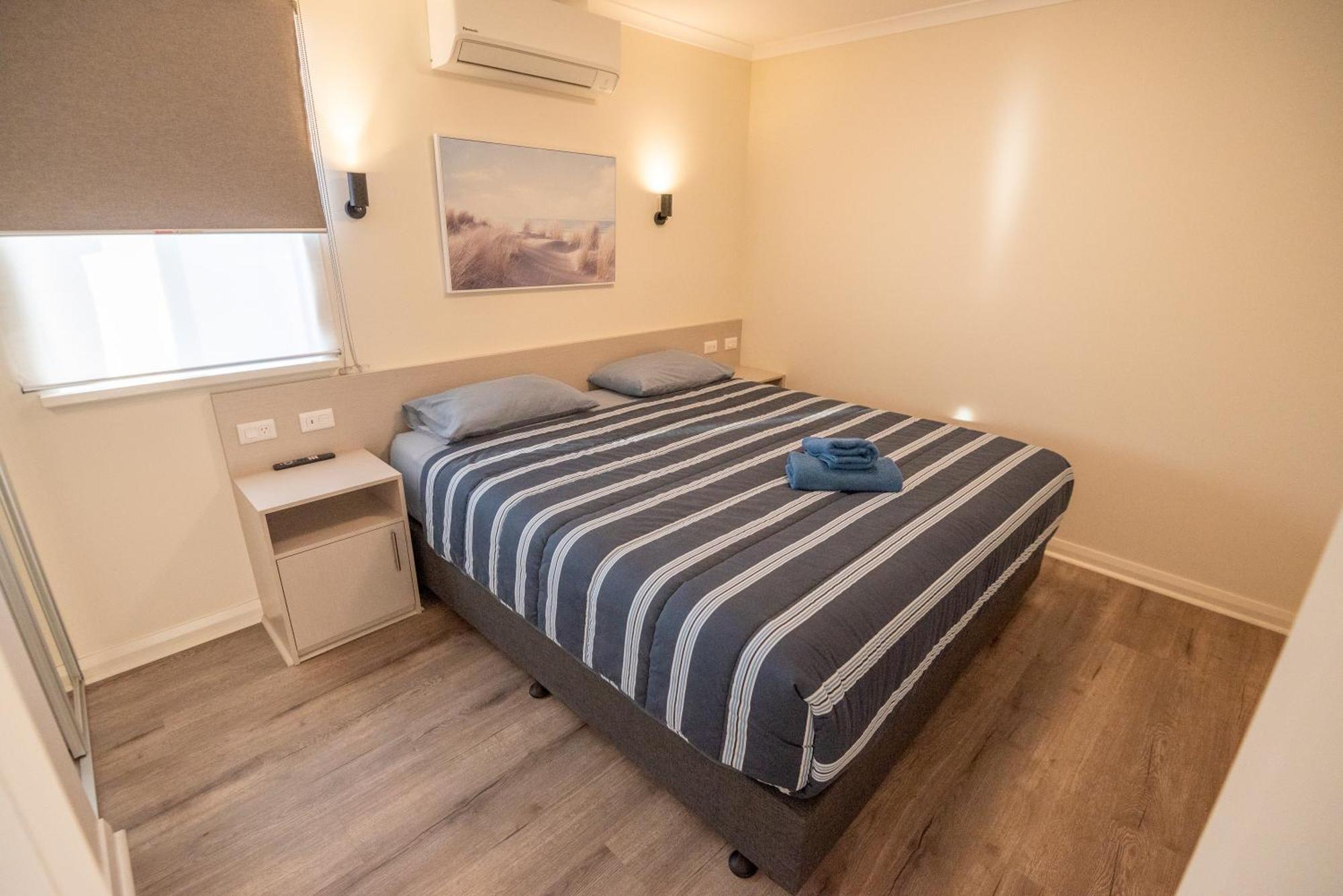 Отель Jurien Bay Tourist Park Экстерьер фото