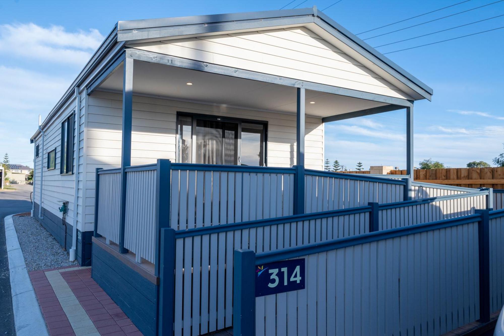 Отель Jurien Bay Tourist Park Экстерьер фото