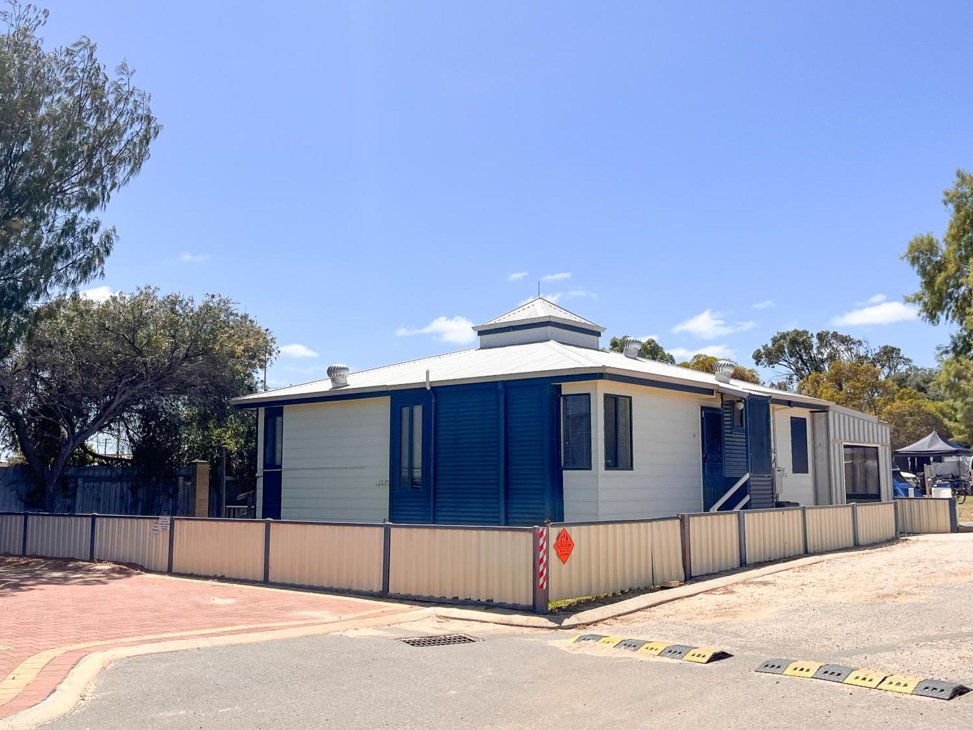 Отель Jurien Bay Tourist Park Экстерьер фото