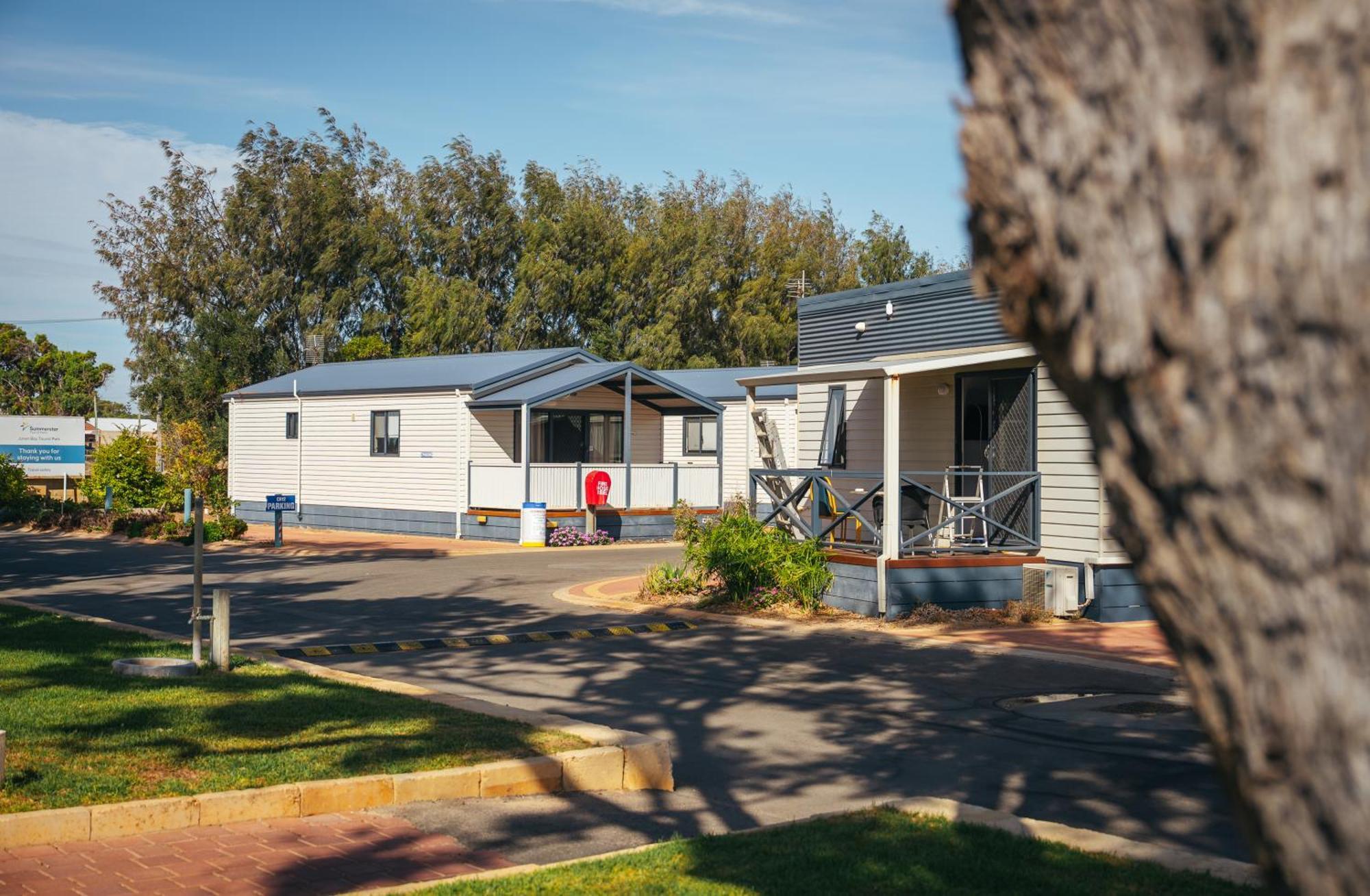 Отель Jurien Bay Tourist Park Экстерьер фото