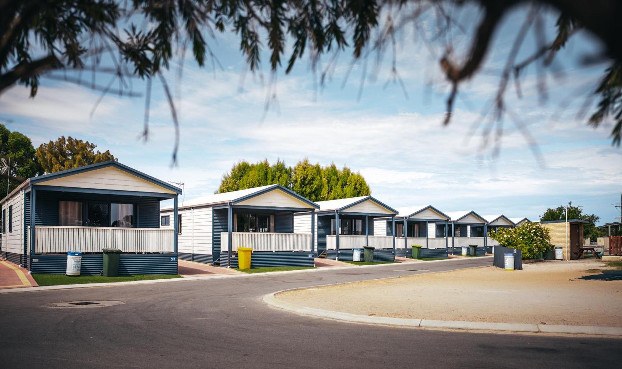 Отель Jurien Bay Tourist Park Экстерьер фото