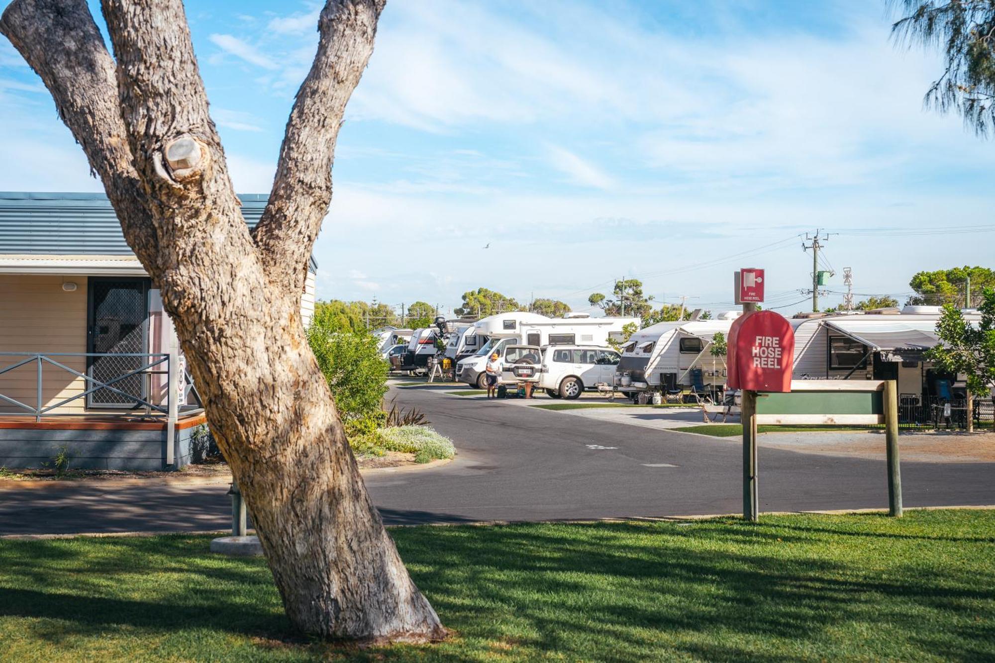 Отель Jurien Bay Tourist Park Экстерьер фото