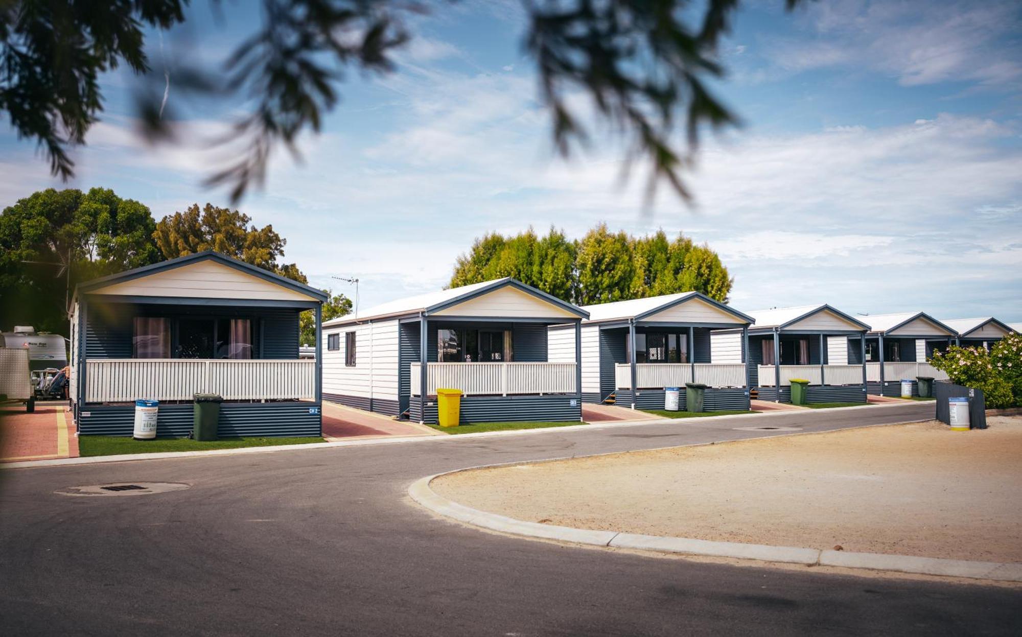 Отель Jurien Bay Tourist Park Экстерьер фото