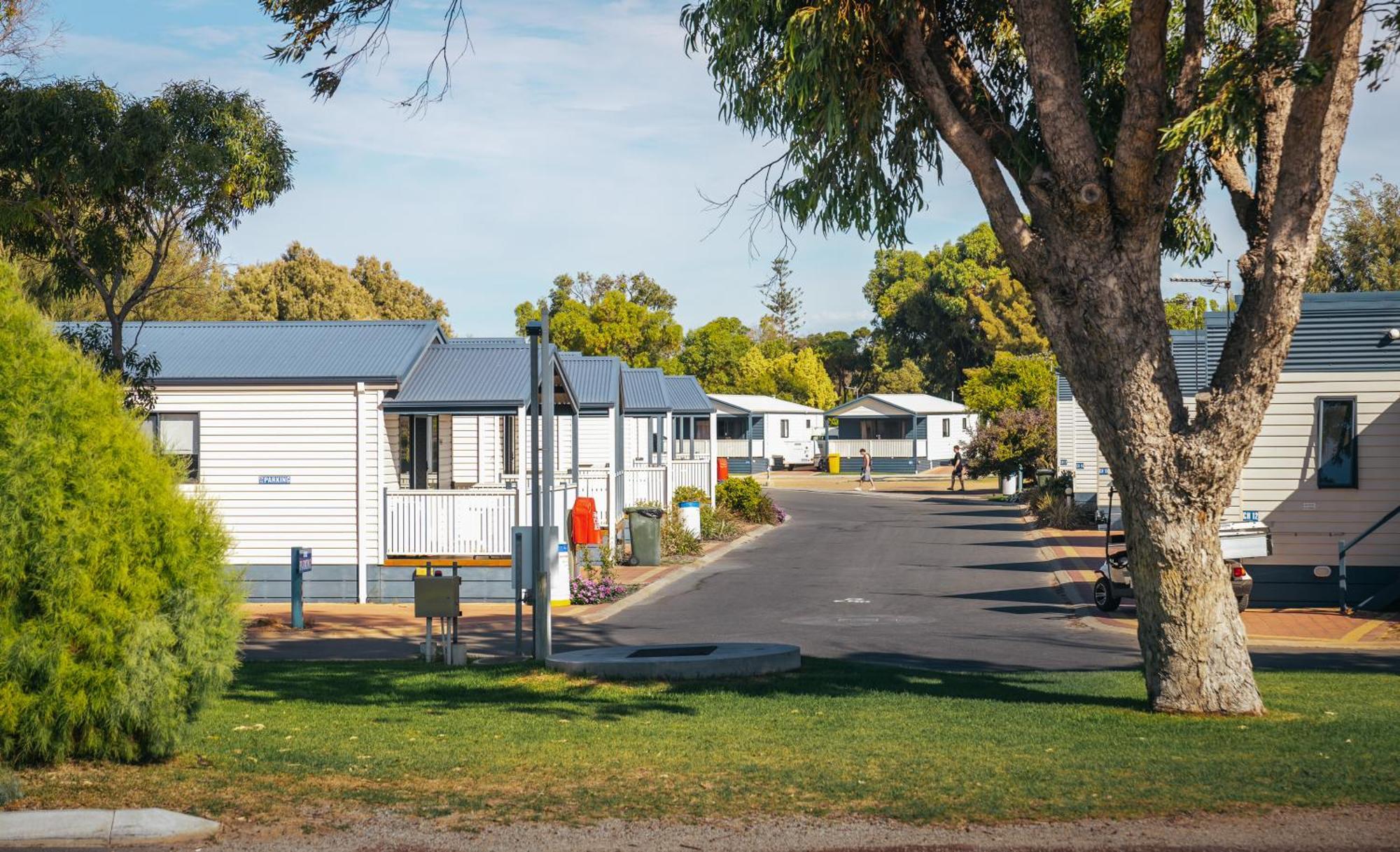 Отель Jurien Bay Tourist Park Экстерьер фото