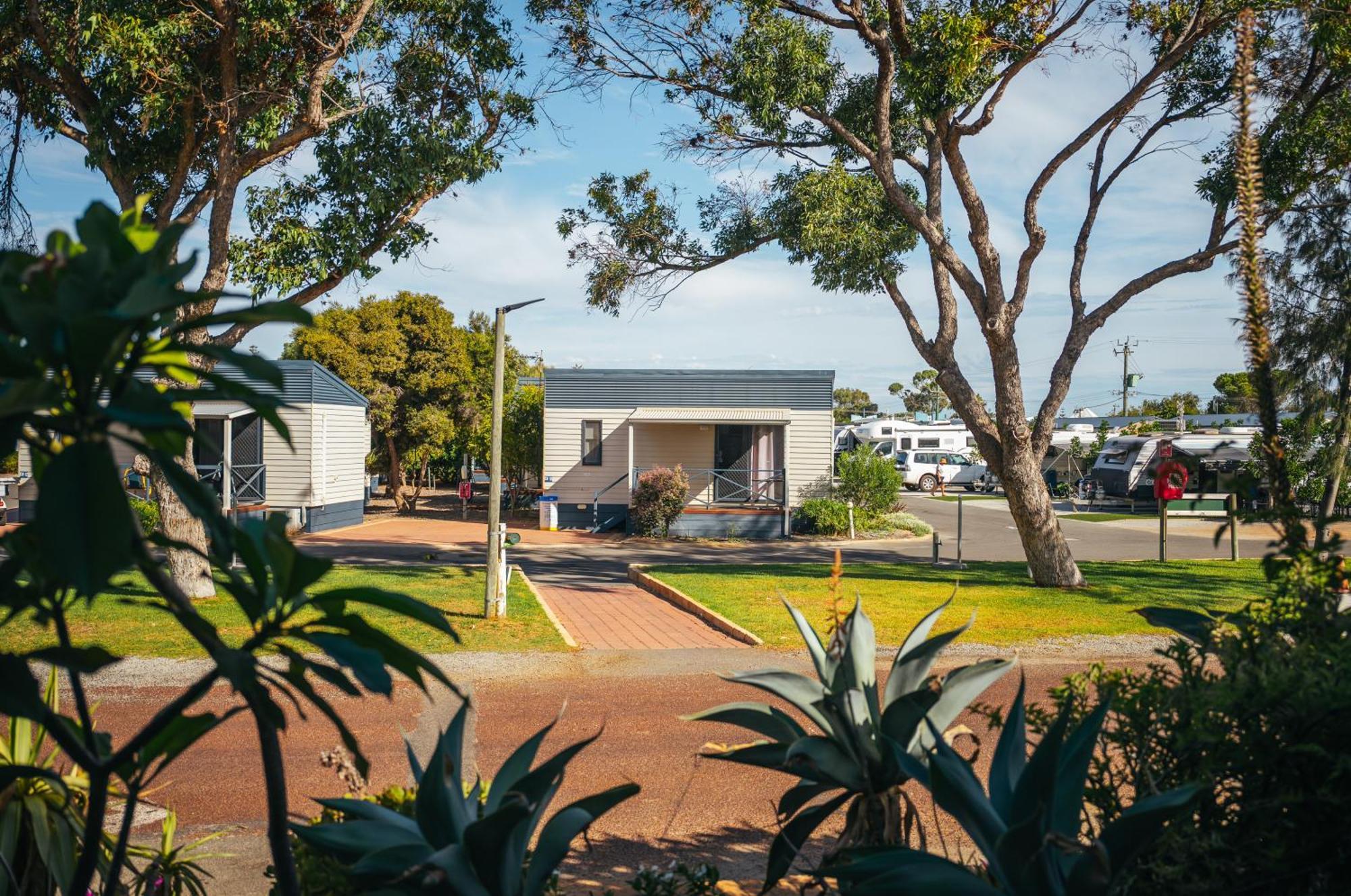 Отель Jurien Bay Tourist Park Экстерьер фото
