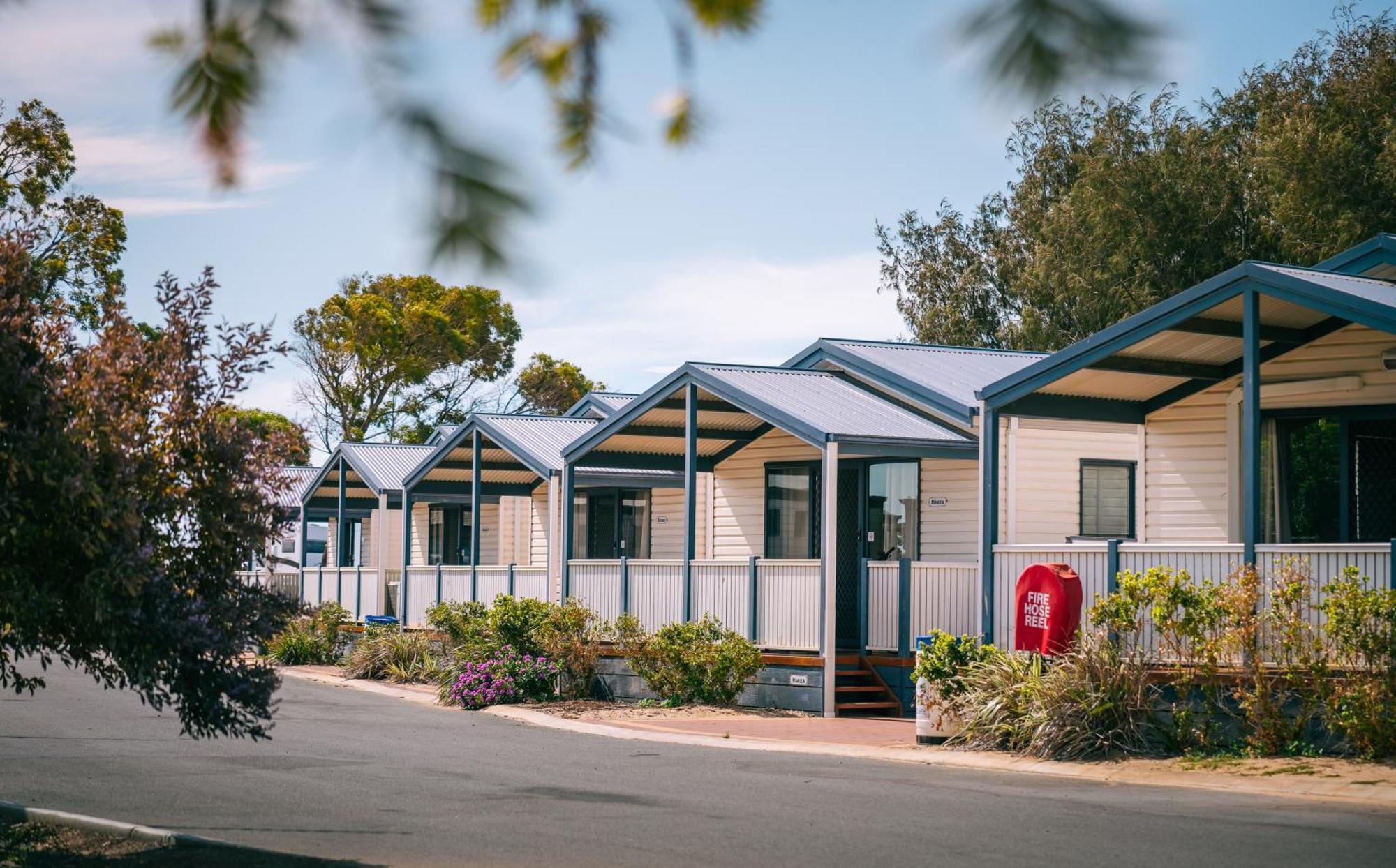Отель Jurien Bay Tourist Park Экстерьер фото